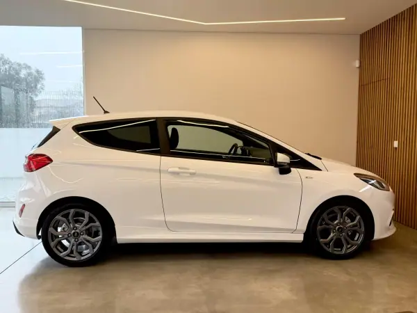 Ford Fiesta 2018 - 11000 EUR, 146800 km - AUTO.MOTO.pt - 146800km - foto 14 de 78