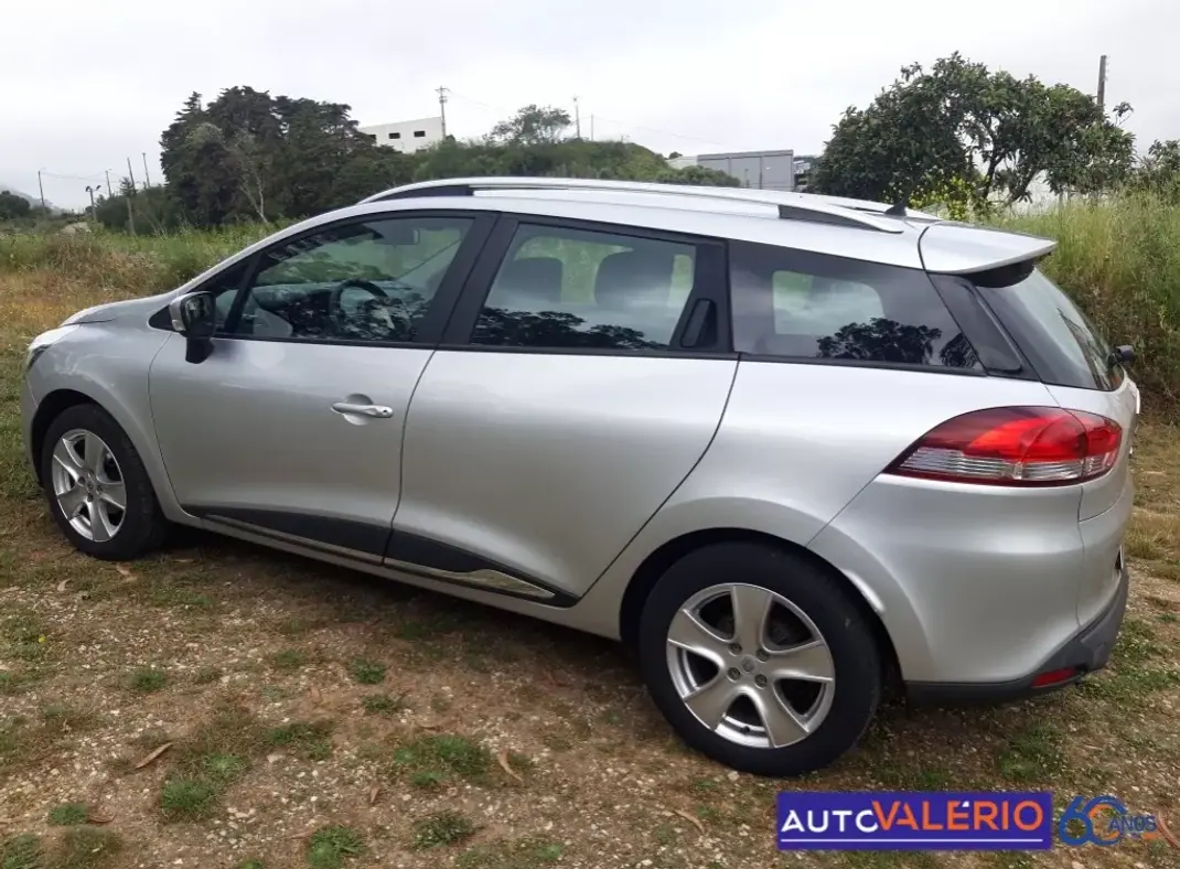 Renault Clio Sport Tourer 2017 - 10950 EUR, 89416 km - AUTO.MOTO.pt - 89416km - foto 8 de 17