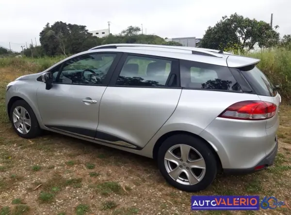 Renault Clio Sport Tourer 2017 - 10950 EUR, 89416 km - AUTO.MOTO.pt - 89416km - foto 8 de 17