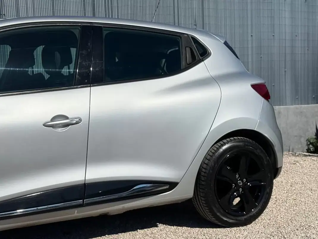 Renault Clio 2015 - 9950 EUR, 155000 km - AUTO.MOTO.pt - 155000km - foto 14 de 24