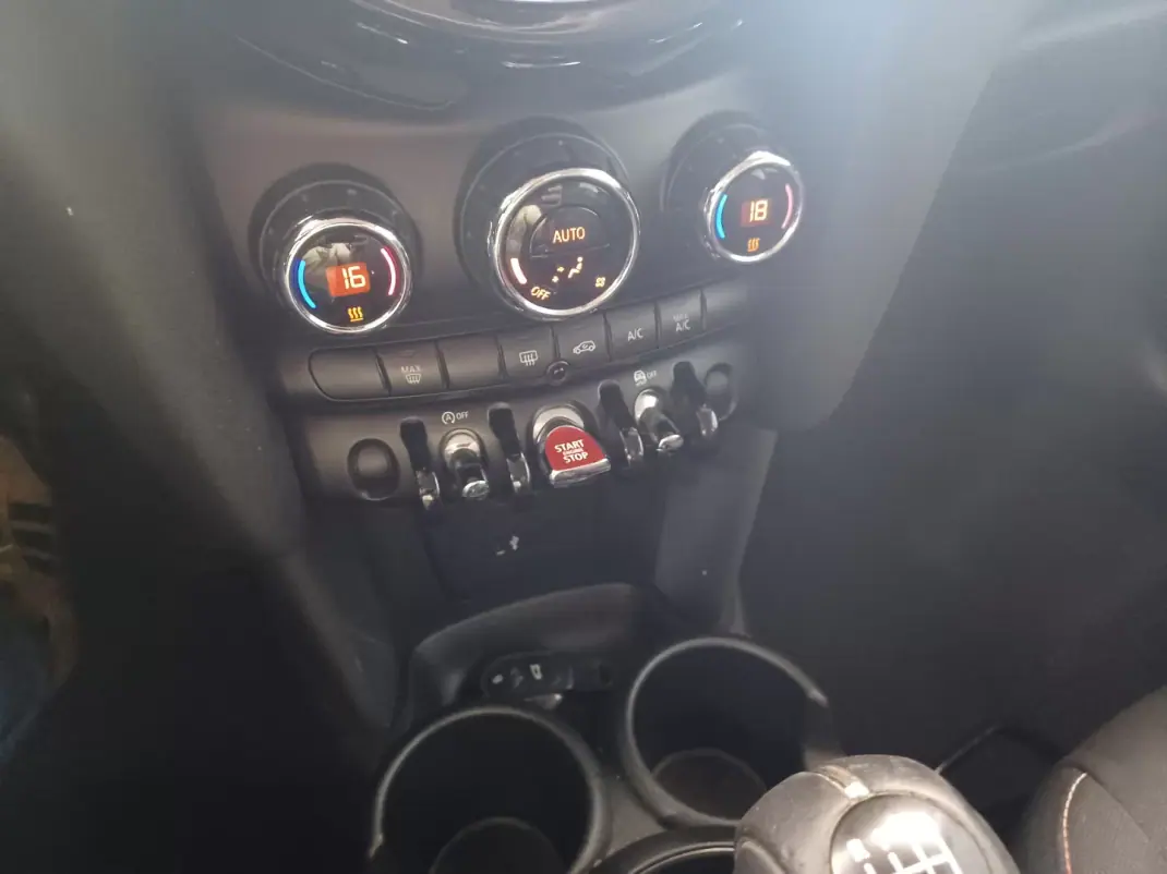 MINI 5 Portas 2019 - 13490 EUR, 199185 km - 199185km - foto 16 de 34