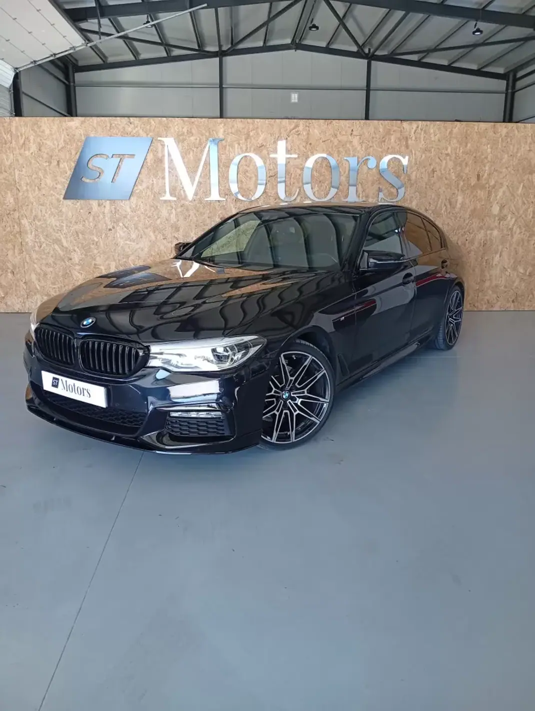 BMW 520 2017 - 33950 EUR, 225000 km - AUTO.MOTO.pt - 225000km - foto 5 de 21