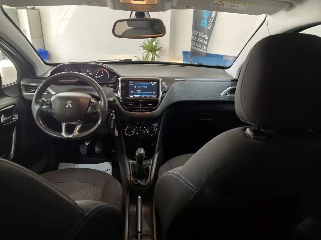 Peugeot 208 2018 - 9850 EUR, 48000 km - AUTO.MOTO.pt - 48000km - foto 19 de 23