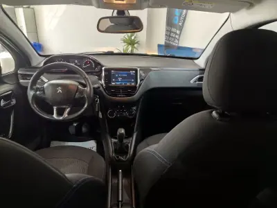 Peugeot 208 2018 - 9850 EUR, 48000 km - AUTO.MOTO.pt - 48000km - foto 19 de 23