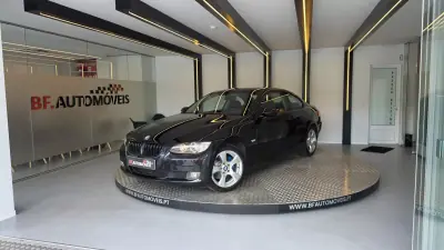 BMW 320 2007 - 10900 EUR, 279640 km - AUTO.MOTO.pt - 279640km - foto 2 de 56