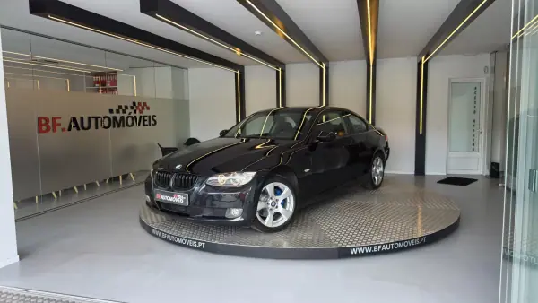 BMW 320 2007 - 10900 EUR, 279640 km - AUTO.MOTO.pt - 279640km - foto 2 de 56