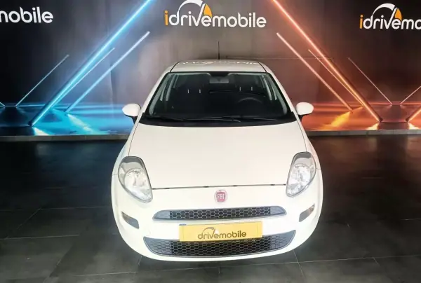 Fiat Punto 2016 - 7990 EUR, 141635 km - AUTO.MOTO.pt - 141635km - foto 10 de 15