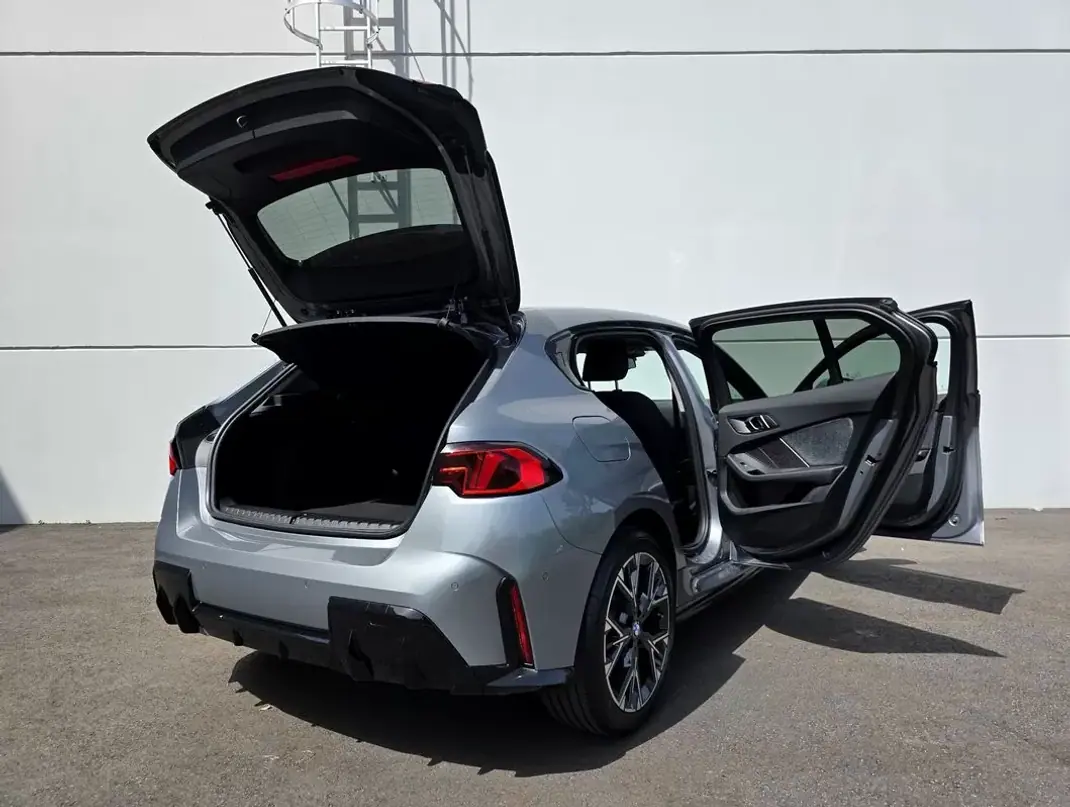 BMW 116 2025 - 30500 EUR, 14400 km - AUTO.MOTO.pt - 14400km - foto 8 de 39