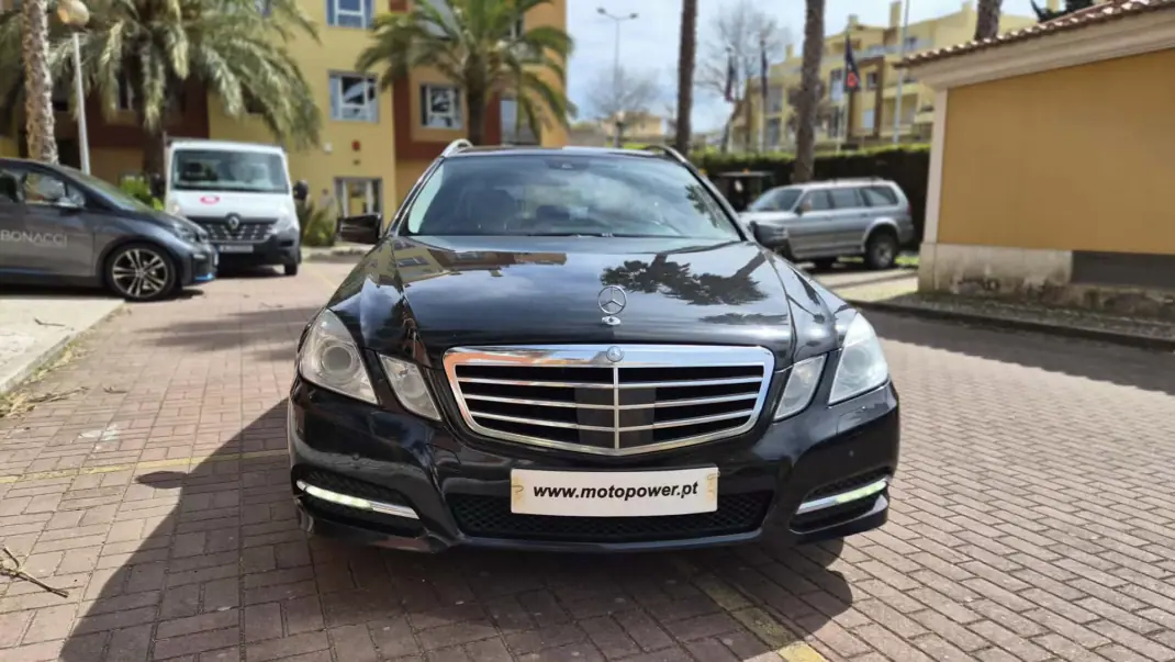 Mercedes-Benz E 220 2012 - 15480 EUR, 200000 km - AUTO.MOTO.pt - 200000km - foto 8 de 17