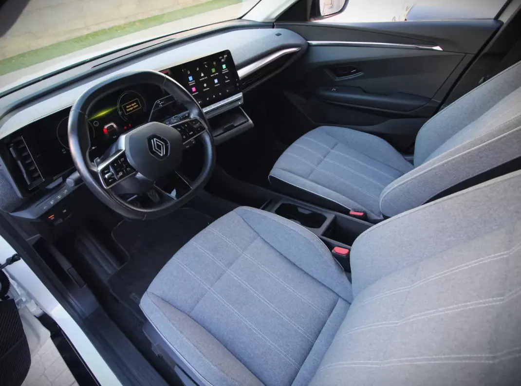 Renault Mégane E-Tech 2022 - 21000 EUR, 31000 km - AUTO.MOTO.pt - 31000km - foto 6 de 29