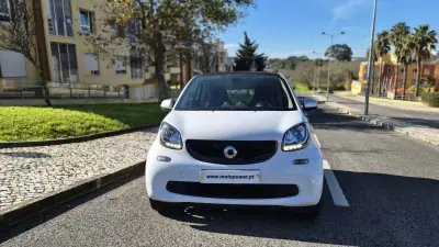 Smart Fortwo Cabrio 2018 - 12480 EUR, 70000 km - AUTO.MOTO.pt - 70000km - foto 10 de 17