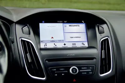 Ford Focus 2018 - 14990 EUR, 104000 km - AUTO.MOTO.pt - 104000km - foto 16 de 29