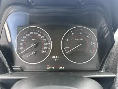 BMW 116 2013 - 10900 EUR, 220000 km - AUTO.MOTO.pt - 220000km - foto 21 de 31