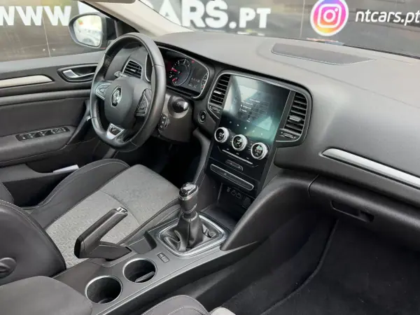 Renault Mégane Sport Tourer 2021 - 16900 EUR, 124269 km - AUTO.MOTO.pt - 124269km - foto 10 de 16