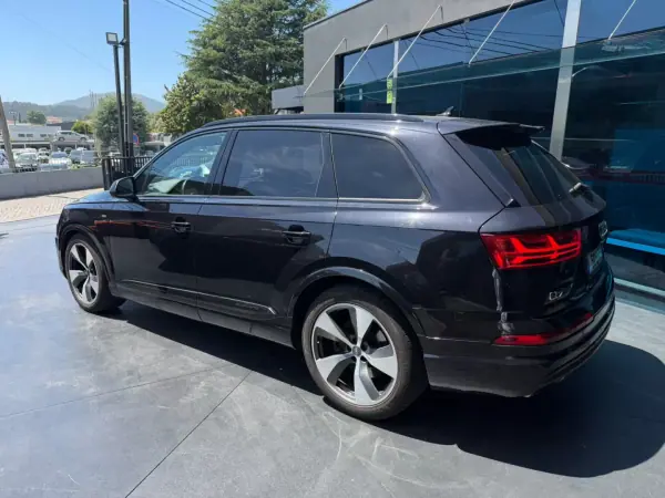 Audi Q7 2017 - 25500 EUR, 265000 km - AUTO.MOTO.pt - 265000km - foto 5 de 18