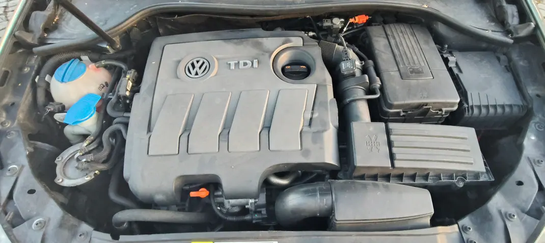 Volkswagen Golf Variant 2011 - 7100 EUR, 237000 km - AUTO.MOTO.pt - 237000km - foto 2 de 15