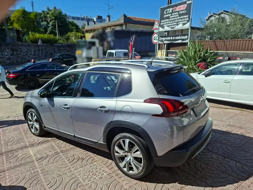 Peugeot 2008 2017 - 10000 EUR, 178323 km - 178323km - foto 9 de 37