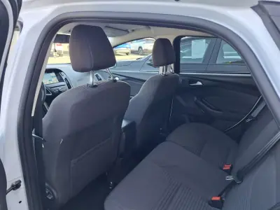 Ford Focus 2017 - 11500 EUR, 55000 km - AUTO.MOTO.pt - 55000km - foto 16 de 32