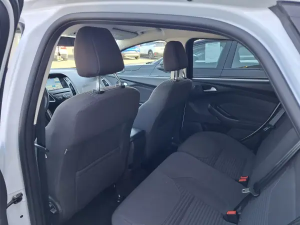 Ford Focus 2017 - 11500 EUR, 55000 km - AUTO.MOTO.pt - 55000km - foto 16 de 32