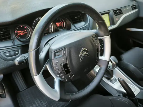 Citroën C5 Tourer 2014 - 8950 EUR, 249314 km - AUTO.MOTO.pt - 249314km - foto 26 de 37