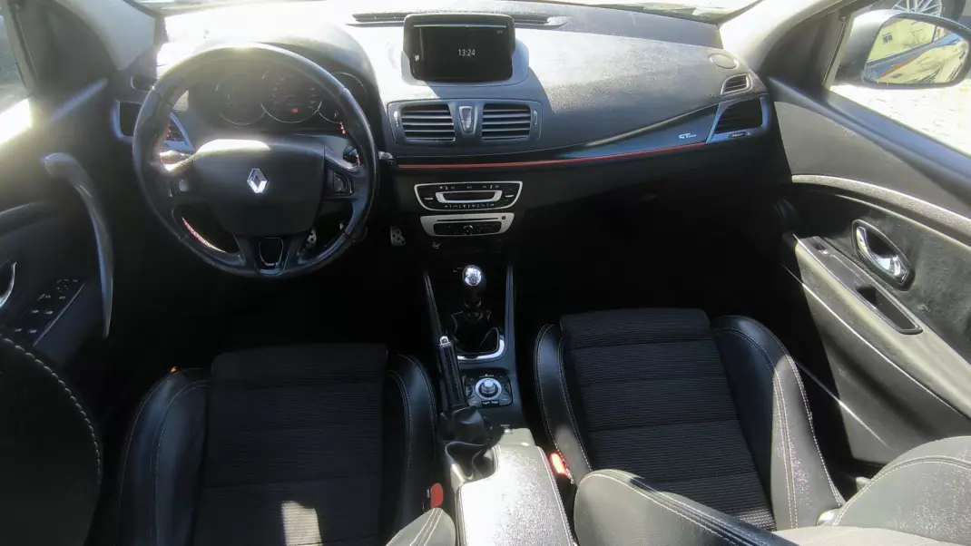 Renault Mégane 2014 - 8450 EUR, 282266 km - AUTO.MOTO.pt - 282266km - foto 7 de 8