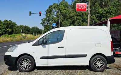 Citroën 2015 - 9999 EUR, 142000 km - AUTO.MOTO.pt - 142000km - foto 3 de 21
