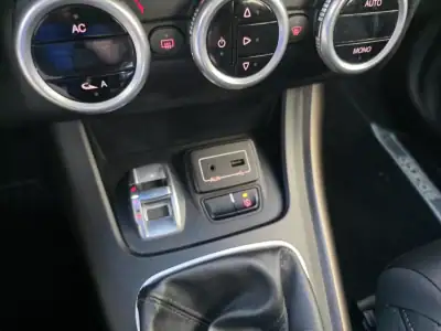 Alfa Romeo Giulietta 2015 - 13500 EUR, 148000 km - AUTO.MOTO.pt - 148000km - foto 46 de 49