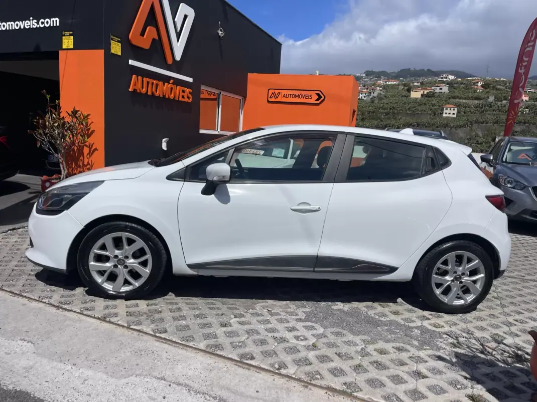 Renault Clio 2015 - 8950 EUR, 234122 km - AUTO.MOTO.pt - 234122km - foto 4 de 12