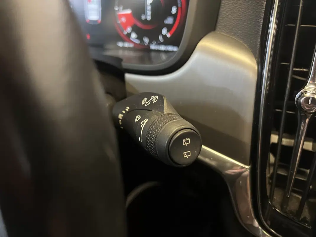 Volvo V90 2018 - 27490 EUR, 160000 km - AUTO.MOTO.pt - 160000km - foto 39 de 53