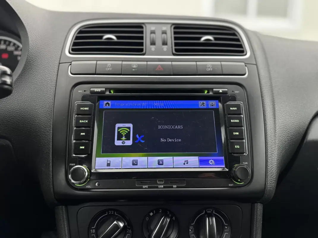 Volkswagen Polo 2010 - 7490 EUR, 151000 km - AUTO.MOTO.pt - 151000km - foto 23 de 30