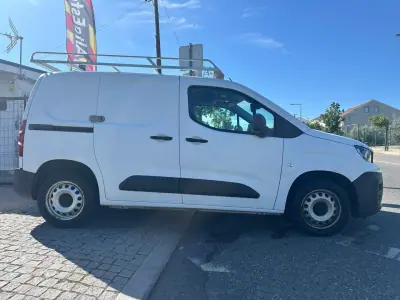 Peugeot Partner 2019 - 13900 EUR, 180422 km - AUTO.MOTO.pt - 180422km - foto 8 de 28