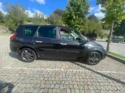 Renault Scénic 2009 - 4990 EUR, 245000 km - AUTO.MOTO.pt - 245000km - foto 7 de 13