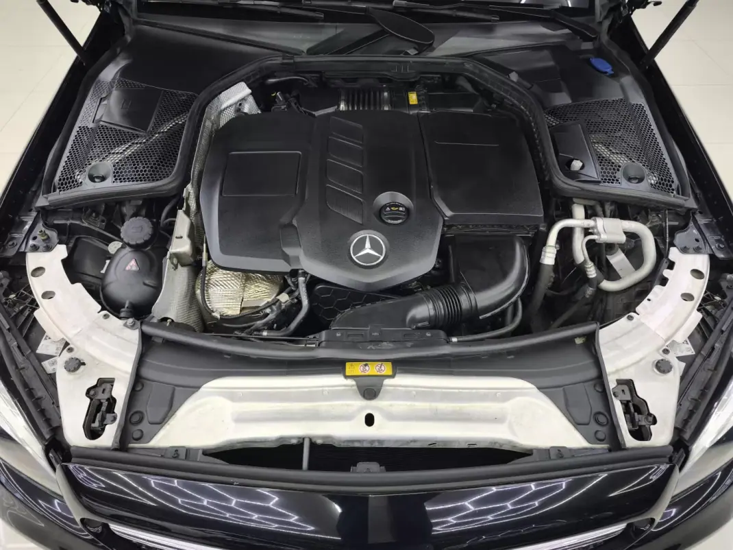 Mercedes-Benz C 220 2018 - 30950 EUR, 102676 km - AUTO.MOTO.pt - 102676km - foto 15 de 47