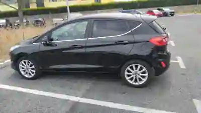 Ford Fiesta 2018 - 10000 EUR, 107000 km - AUTO.MOTO.pt - 107000km - foto 5 de 5