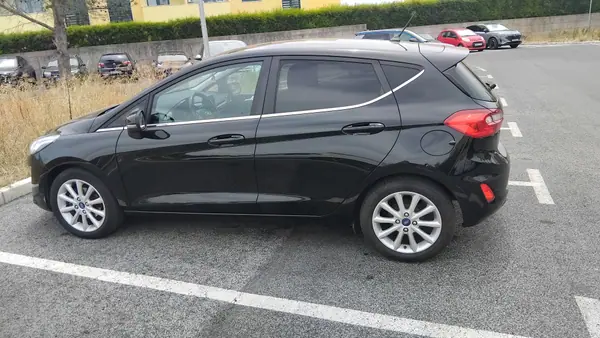 Ford Fiesta 2018 - 10000 EUR, 107000 km - AUTO.MOTO.pt - 107000km - foto 5 de 5