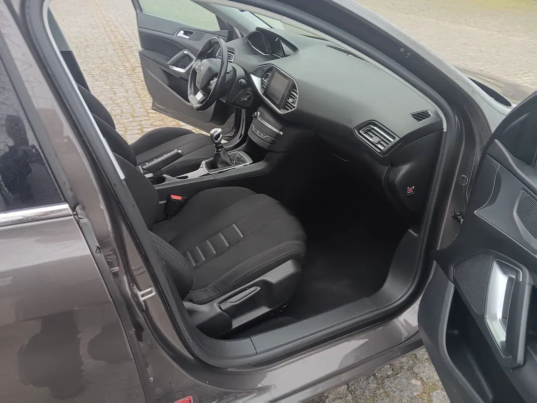Peugeot 308 SW 2014 - 6490 EUR, 202000 km - 202000km - foto 12 de 15