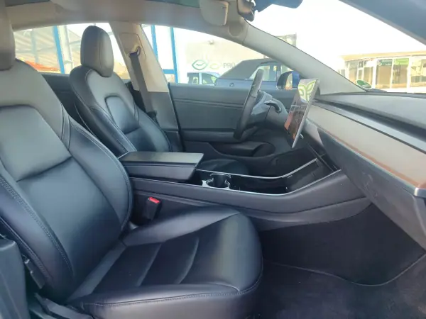 Tesla Model 3 2019 - 22900 EUR, 173000 km - AUTO.MOTO.pt - 173000km - foto 15 de 19