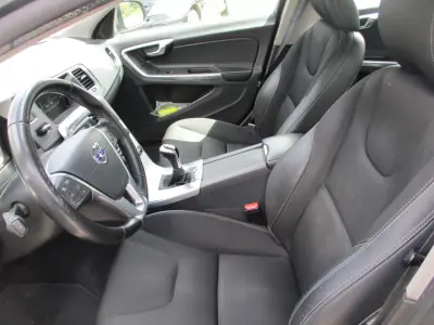 Volvo S60 2016 - 11500 EUR, 236000 km - AUTO.MOTO.pt - 236000km - foto 10 de 11