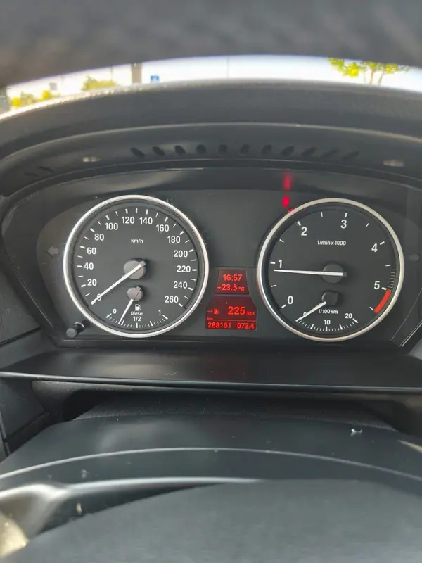BMW 520 2008 - 7450 EUR, 289000 km - 289000km - foto 4 de 9
