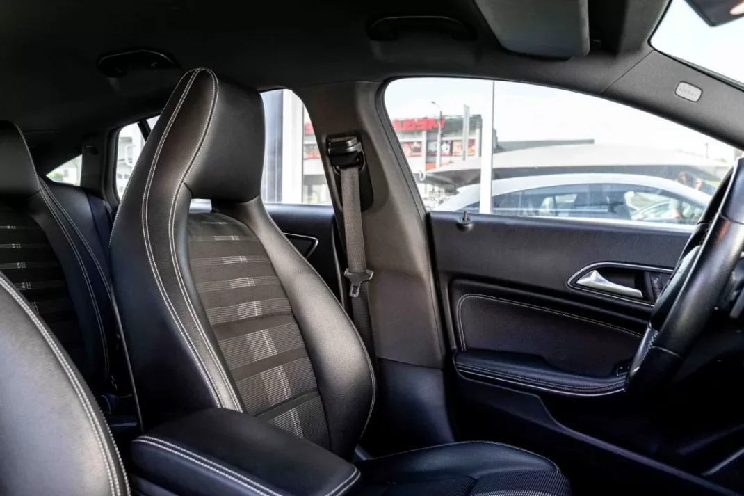 Mercedes-Benz CLA 180 2019 - 22990 EUR, 188150 km - AUTO.MOTO.pt - 188150km - foto 13 de 35