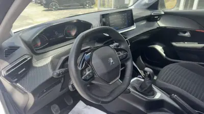 Peugeot 208 2023 - 13800 EUR, 100000 km - AUTO.MOTO.pt - 100000km - foto 17 de 18