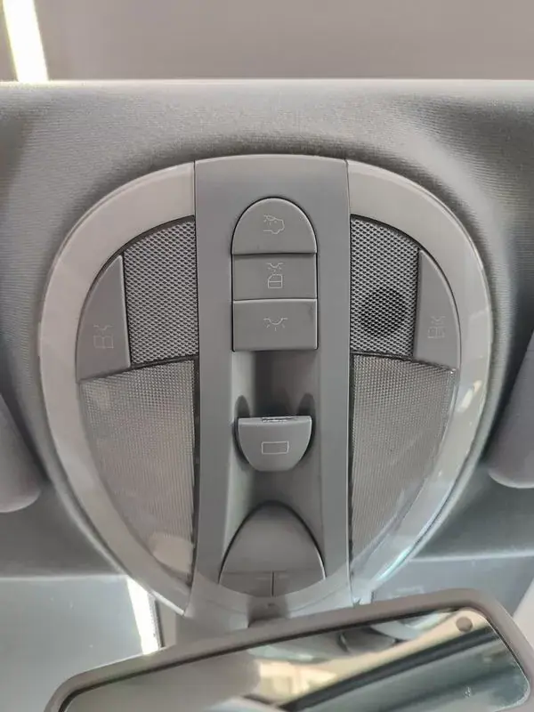 Mercedes-Benz E 220 2003 - 6950 EUR, 378000 km - AUTO.MOTO.pt - 378000km - foto 37 de 38