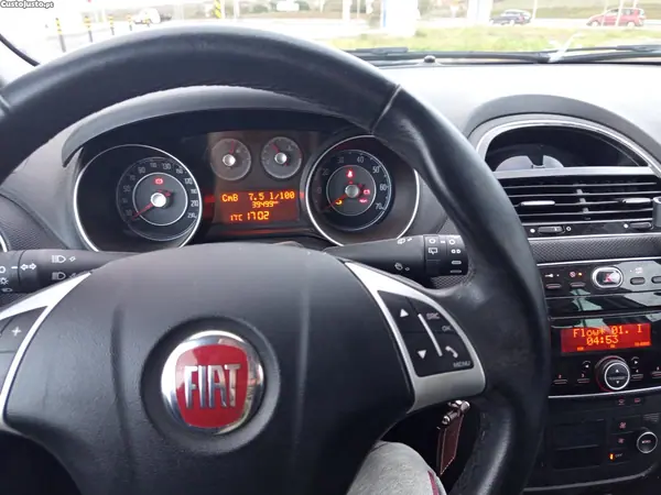 Fiat Punto Evo 2018 - 7700 EUR, 46000 km - AUTO.MOTO.pt - 46000km - foto 6 de 6
