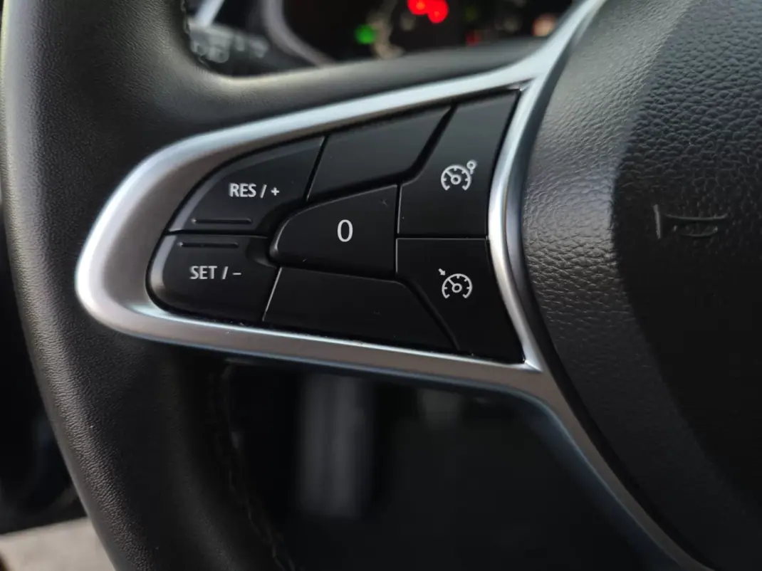 Renault Clio 2022 - 14500 EUR, 104000 km - AUTO.MOTO.pt - 104000km - foto 17 de 43