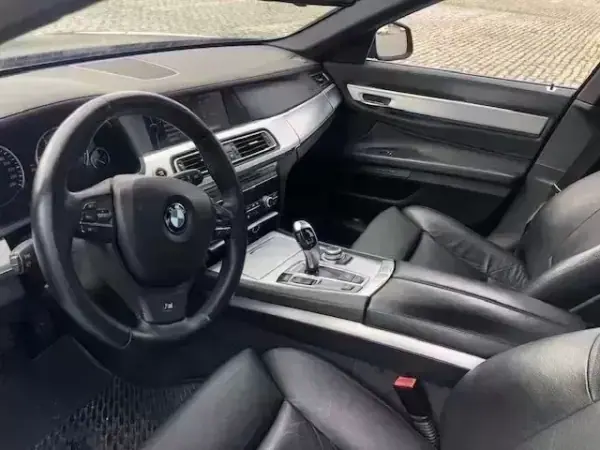 BMW 740 2012 - 14999 EUR, 320000 km - AUTO.MOTO.pt - 320000km - foto 8 de 19
