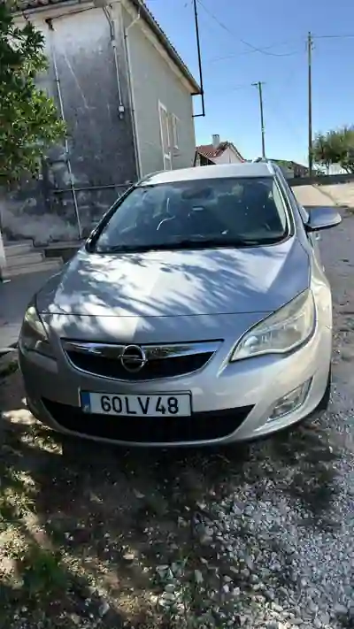 Opel Astra Sports Tourer 2011 - 4950 EUR, 217000 km - 217000km - foto 7 de 11