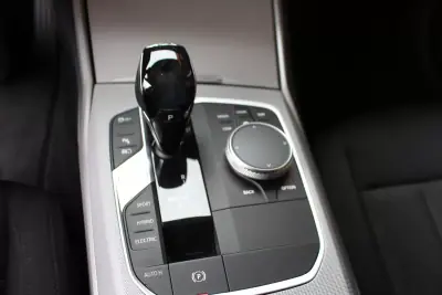 BMW 330 2019 - 26800 EUR, 38754 km - AUTO.MOTO.pt - 38754km - foto 4 de 9