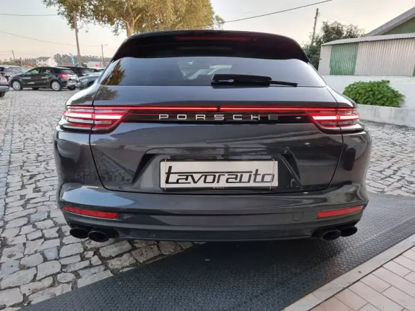 Porsche Panamera Sport Turismo 2018 - 84990 EUR, 147000 km - AUTO.MOTO.pt - 147000km - foto 8 de 50