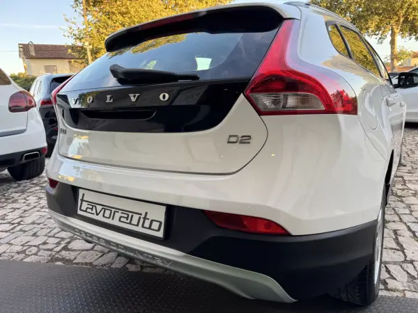 Volvo V40 Cross Country 2014 - 13500 EUR, 149000 km - AUTO.MOTO.pt - 149000km - foto 23 de 34