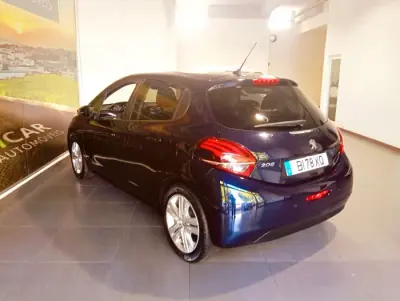 Peugeot 208 2019 - 8299 EUR, 136000 km - AUTO.MOTO.pt - 136000km - foto 7 de 48